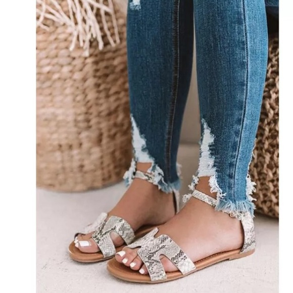 Snake print ankle strap sandal - Picture 2 of 4